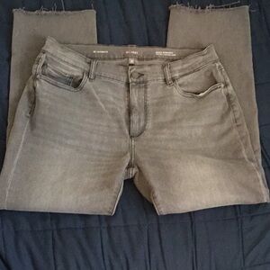 DL1961 Woman’s MARA STRAIGHT Mid Rise Instasculpt Ankle Jeans